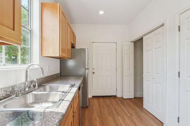 Building Photo - 401 N Tonti St