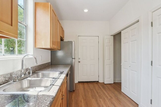 Building Photo - 403 N Tonti St