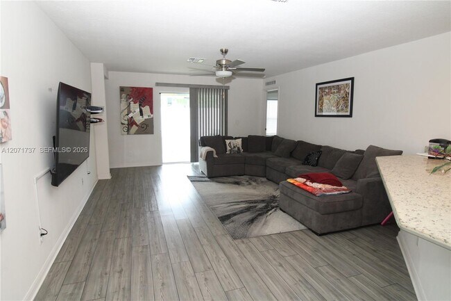 Building Photo - 5424 Fantasy Dr