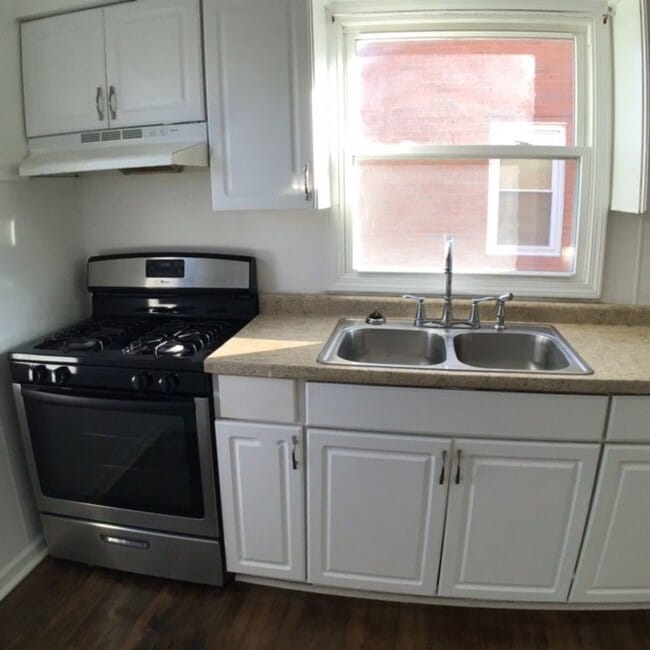 Building Photo - Beautiful 4 bedroom house in great Dolton ...