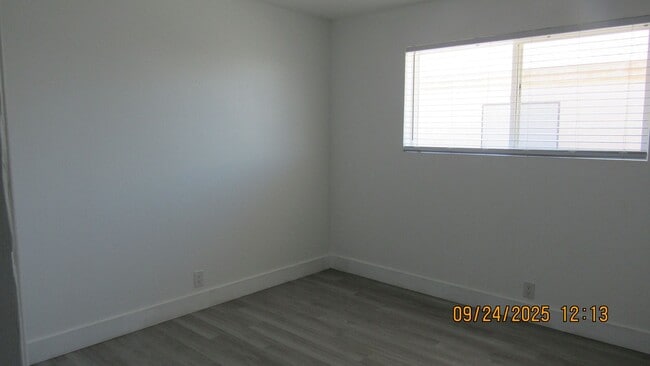 Building Photo - 3 bedroom 2 bathroom with Solar!!!!