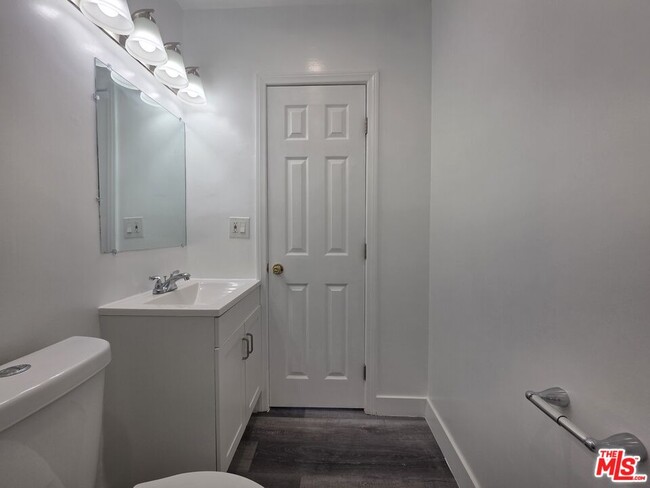 Building Photo - 105 Roswell Ave