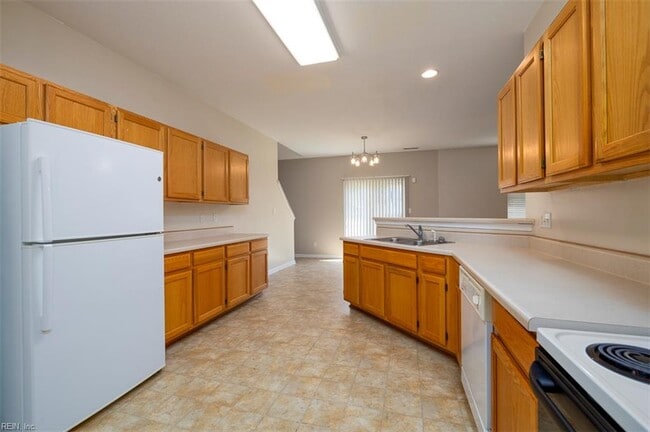 Building Photo - 5819 Woodside Ln