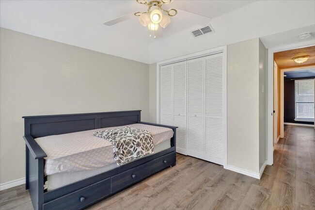 Building Photo - 5410 Fox Run Dr