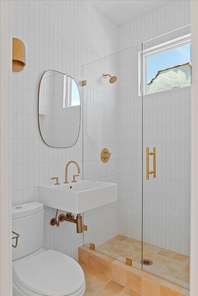 Building Photo - 800.5 N Edinburgh Ave