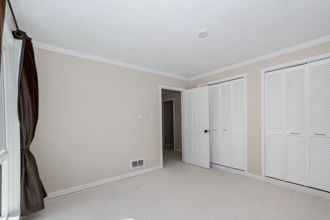 Building Photo - 1BR/1BA Pet-Friendly Top-Floor Condo with Bonus Room & Resort-Style Amenities | San Mateo | YouTu...