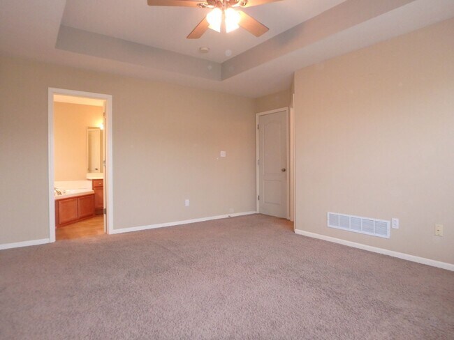 Building Photo - Nice 3 Bed 2 Bath House In Hunters Gate!