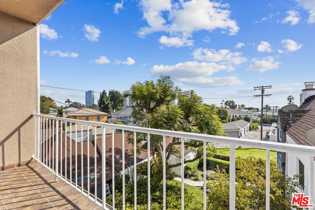 Building Photo - 1260 S Beverly Glen Blvd