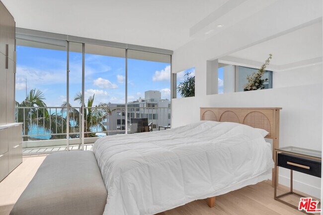 Building Photo - 17350 Sunset Blvd