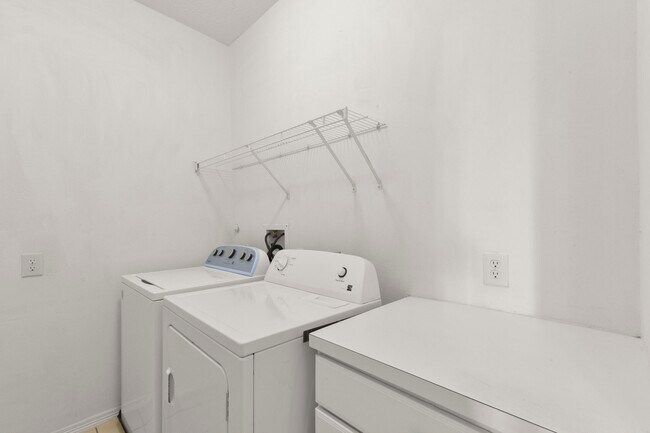 Building Photo - 20910 Sun Creek Dr