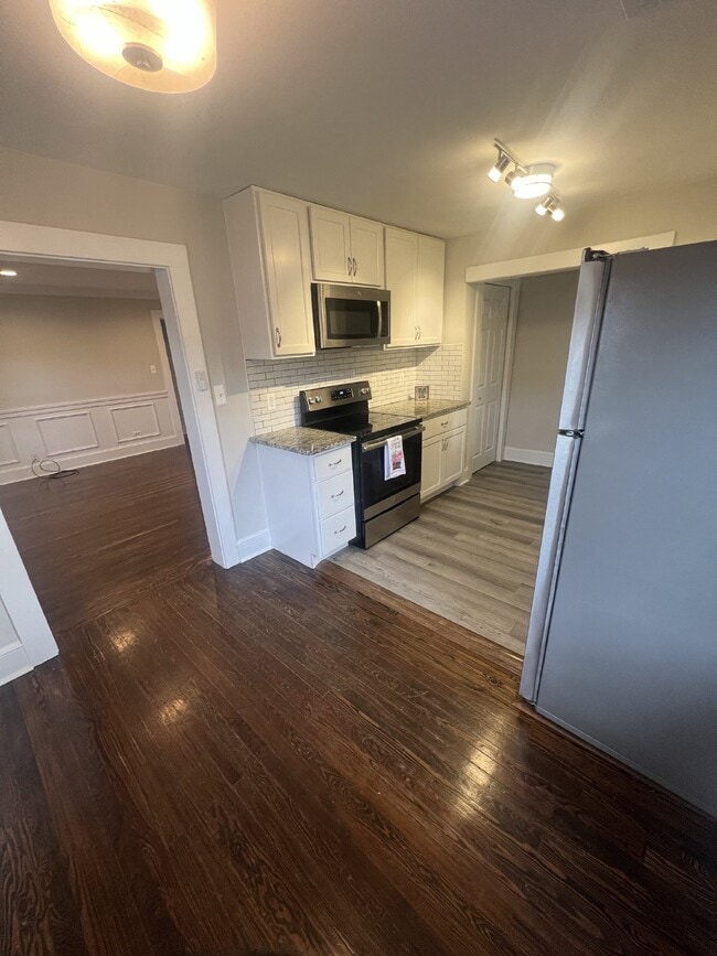 Building Photo - Charming 3-Bedroom Home with 3 Full Bathro...