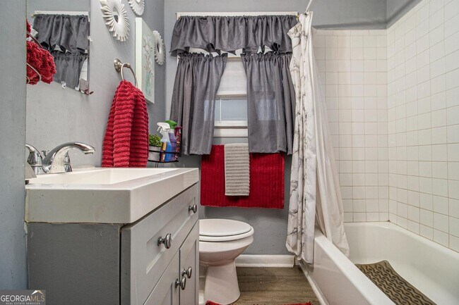 Building Photo - 127 Ruzelle Dr SE