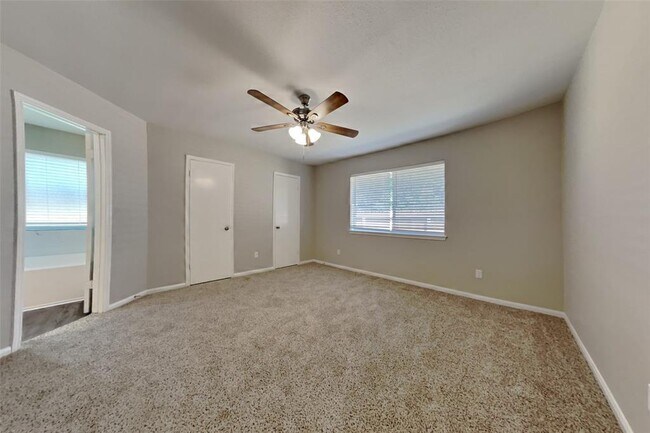 Building Photo - 2403 Pine Cone Dr