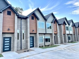 Building Photo - Parkway Townhomes