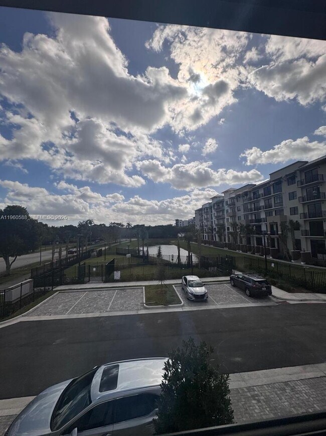 Building Photo - 750 NW 82nd Ter