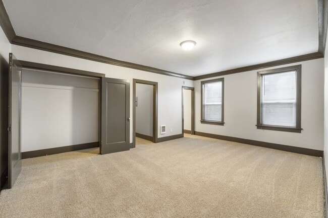 Building Photo - 16 N Broadway St