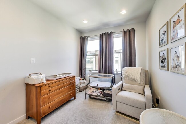 Building Photo - Stunning Contemporary Townhome - 4 Bedroom...