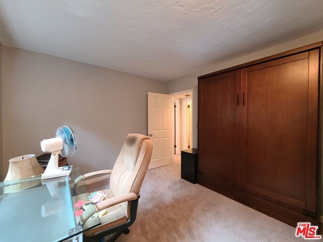 Building Photo - 933 Hilgard Ave