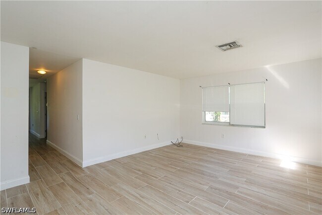 Building Photo - 1095 San Remo Ave