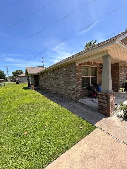 Building Photo - 4715 S 27th St