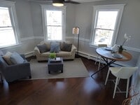Building Photo - 25 Roslyn St