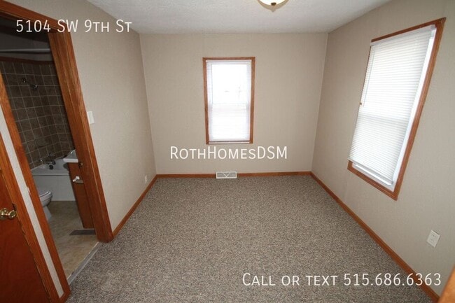 Building Photo - 5104 SW 9th St