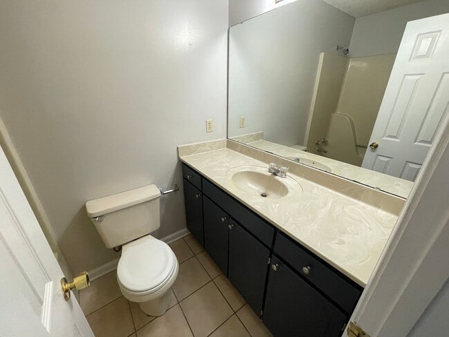 Building Photo - 1004 Creekside Pl