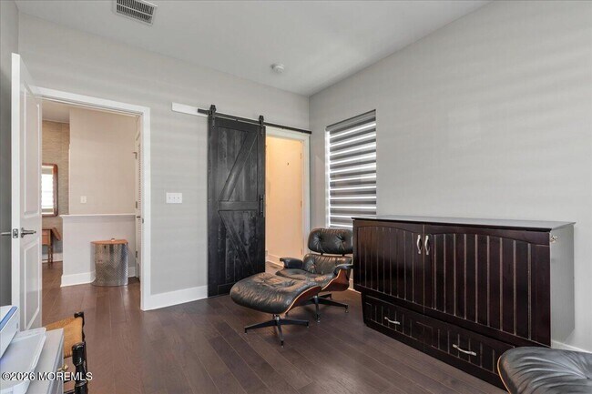 Building Photo - 29 Midway Rd N