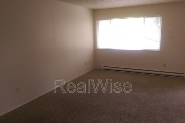 Building Photo - 17838 NE Multnomah Dr