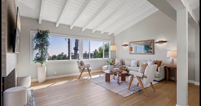 Building Photo - Resort-Style Living with Pool & Iconic Coastal Views