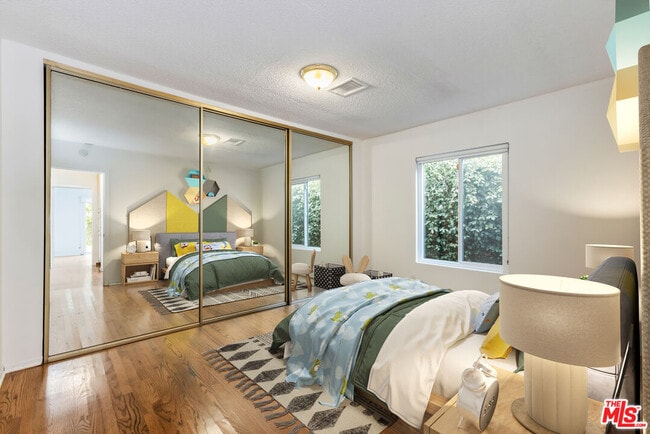 Building Photo - 459 S Bundy Dr