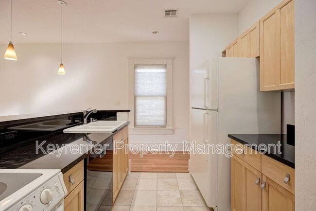 Building Photo - 812 NW 7th St