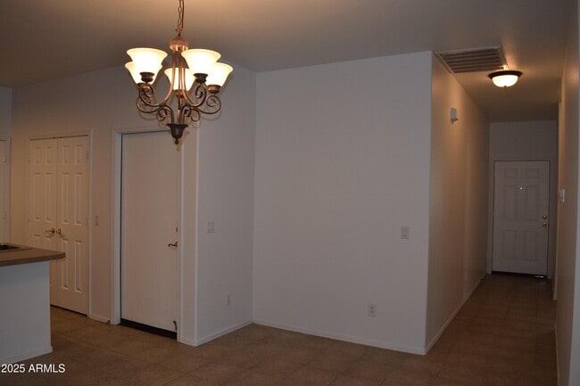 Building Photo - 1765 Manzanita Dr