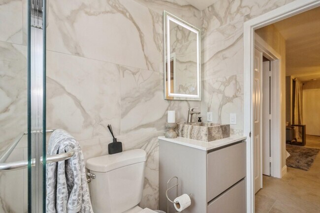 Building Photo - 4485 Carambola Cir S