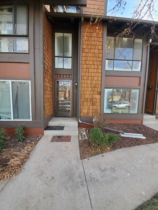 Building Photo - 14352 E Arizona Ave