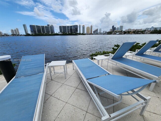 Building Photo - 3255 NE 184th St