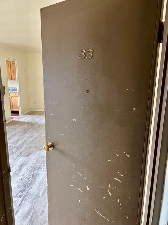 Building Photo - Bright 2 Bedroom Apartment in Shadyside w/Dishwasher