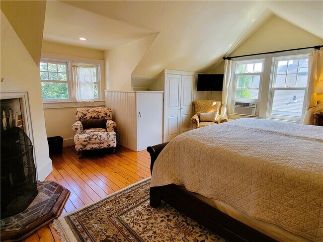 Building Photo - 60 Prairie Ave