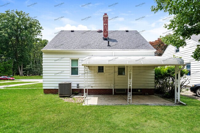 Building Photo - 5493 Thomas St