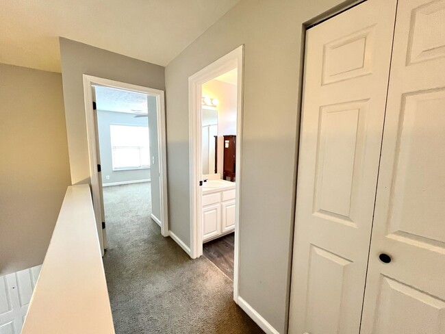 Building Photo - 4/2.5 Beautiful Nashville Craftsman in Nas...
