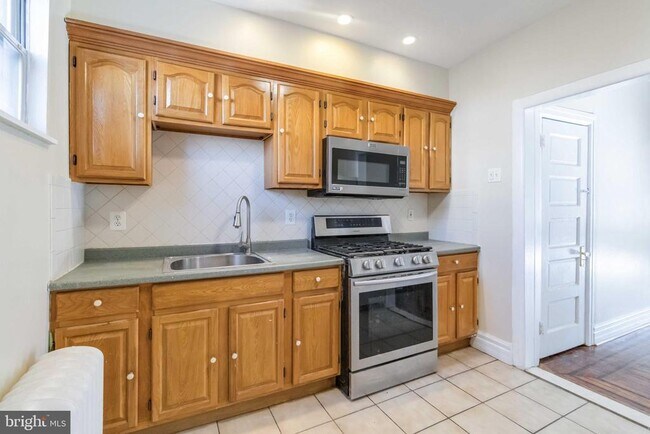 Building Photo - 1929 W Sparks St