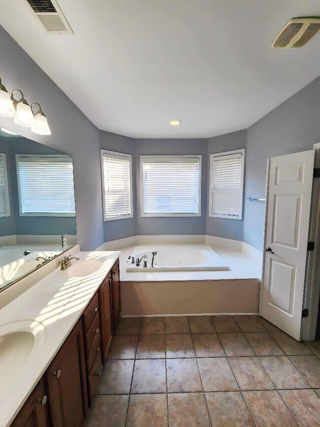 Building Photo - 3400 Picket Fence Ln