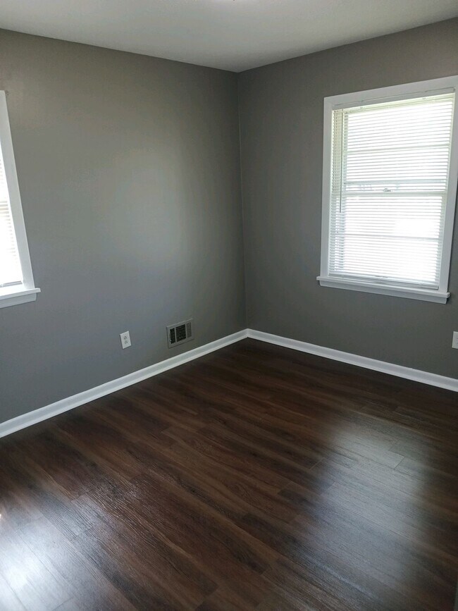 Building Photo - 4113 La Salle Ave