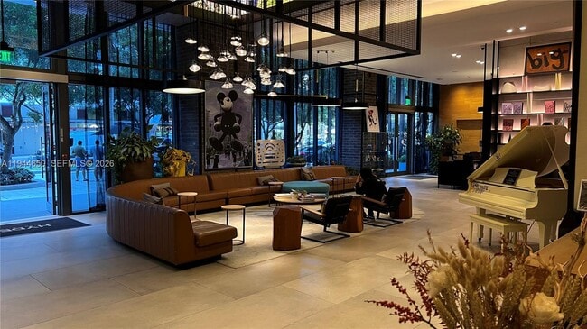 Building Photo - 121 NE 34th St