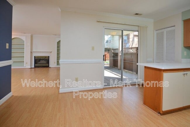 Building Photo - 425 Summerwalk Cir