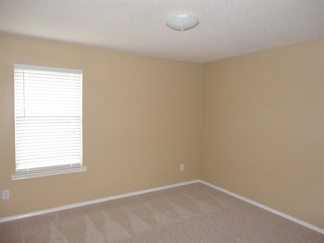 Building Photo - 7118 Compass Point Dr