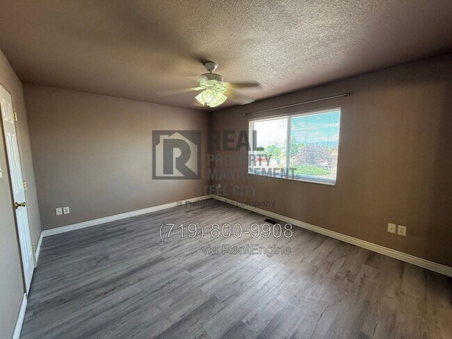Building Photo - 996 S Palomar Dr