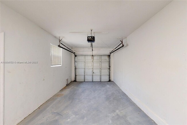 Building Photo - 841 SW 63rd Ave