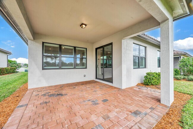 Building Photo - 680 SE Villandry Way