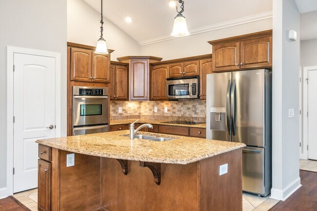 Building Photo - 4935 Willow Bluff Cir